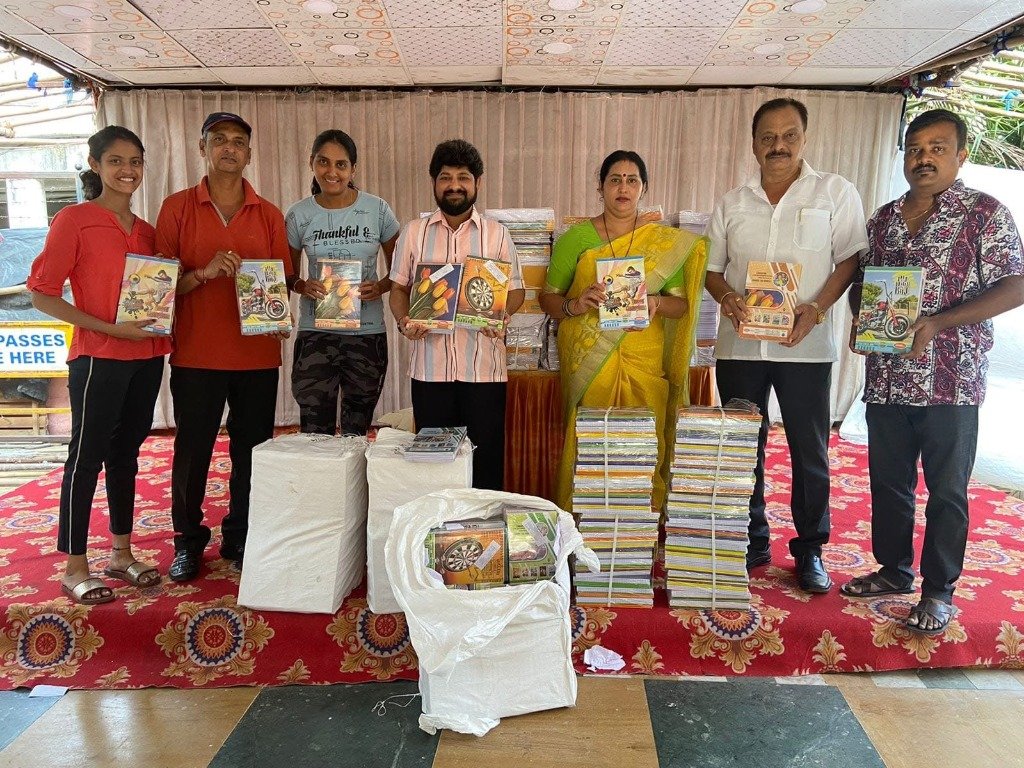 शालेय साहित्य वाटप